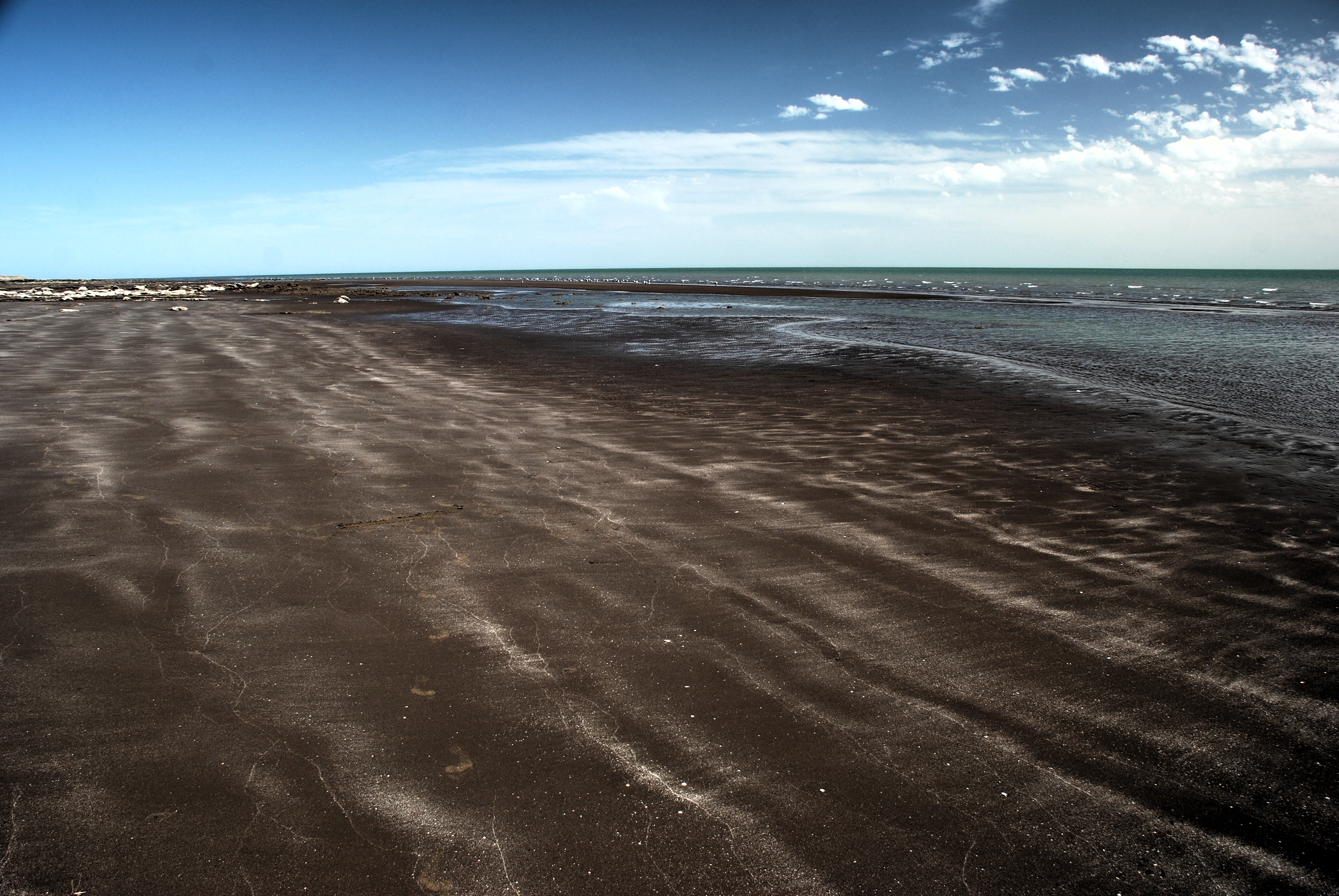 Playa y mar de Monte Hermoso, fotografía de archivo